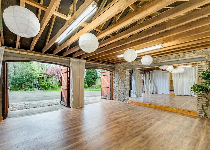 Central Malham Wellbeing Escape, 4-Bed House With Yoga Studio