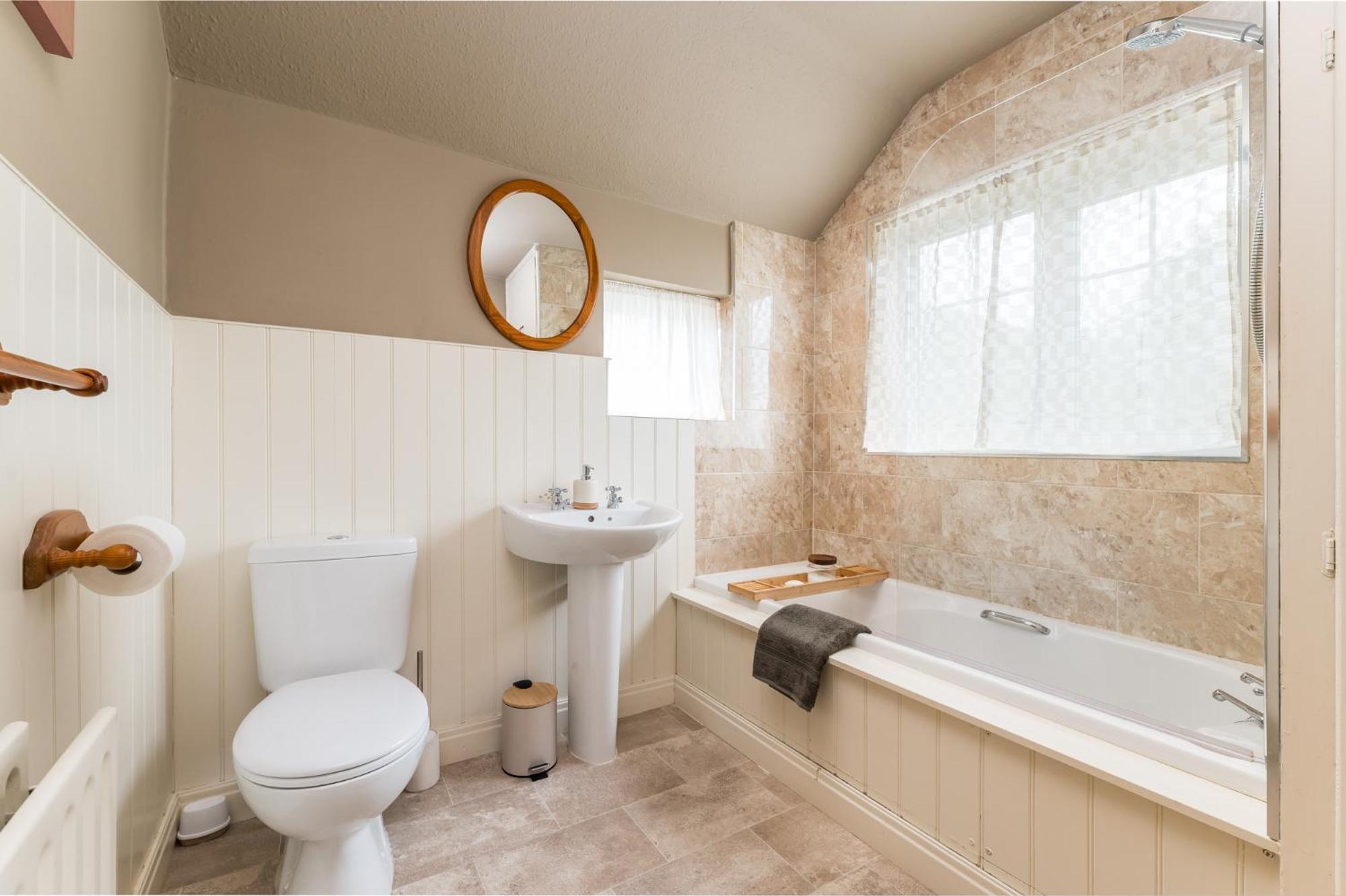 Wellbeing Escape, 4-bed House With Yoga