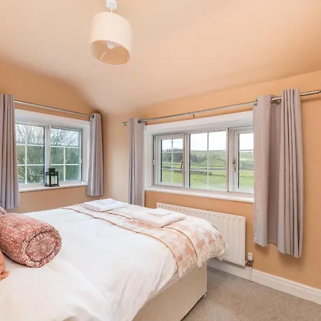 Central Malham Wellbeing Escape With Hot Tub Sleeps 8 Exterior photo