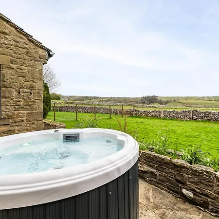 Central Malham Wellbeing Escape With Hot Tub Sleeps 8 Exterior photo