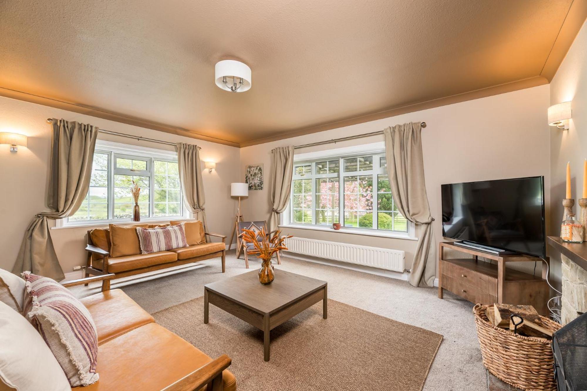 Wellbeing Escape With Hot Tub Sleeps 8 Holiday home Malham
