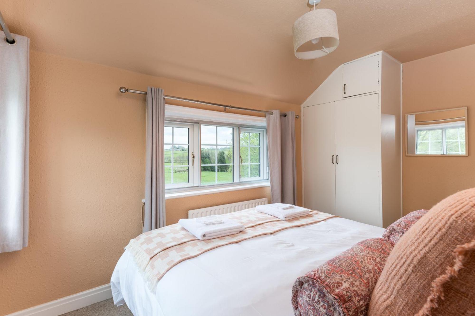 Holiday home Wellbeing Escape With Hot Tub Sleeps 8 *