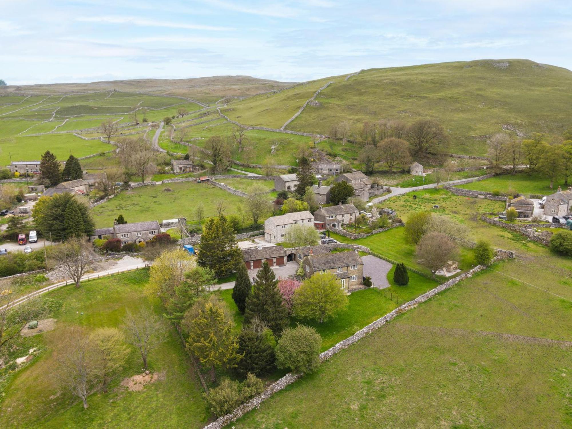 Wellbeing Escape With Hot Tub Sleeps 8 Holiday home Malham