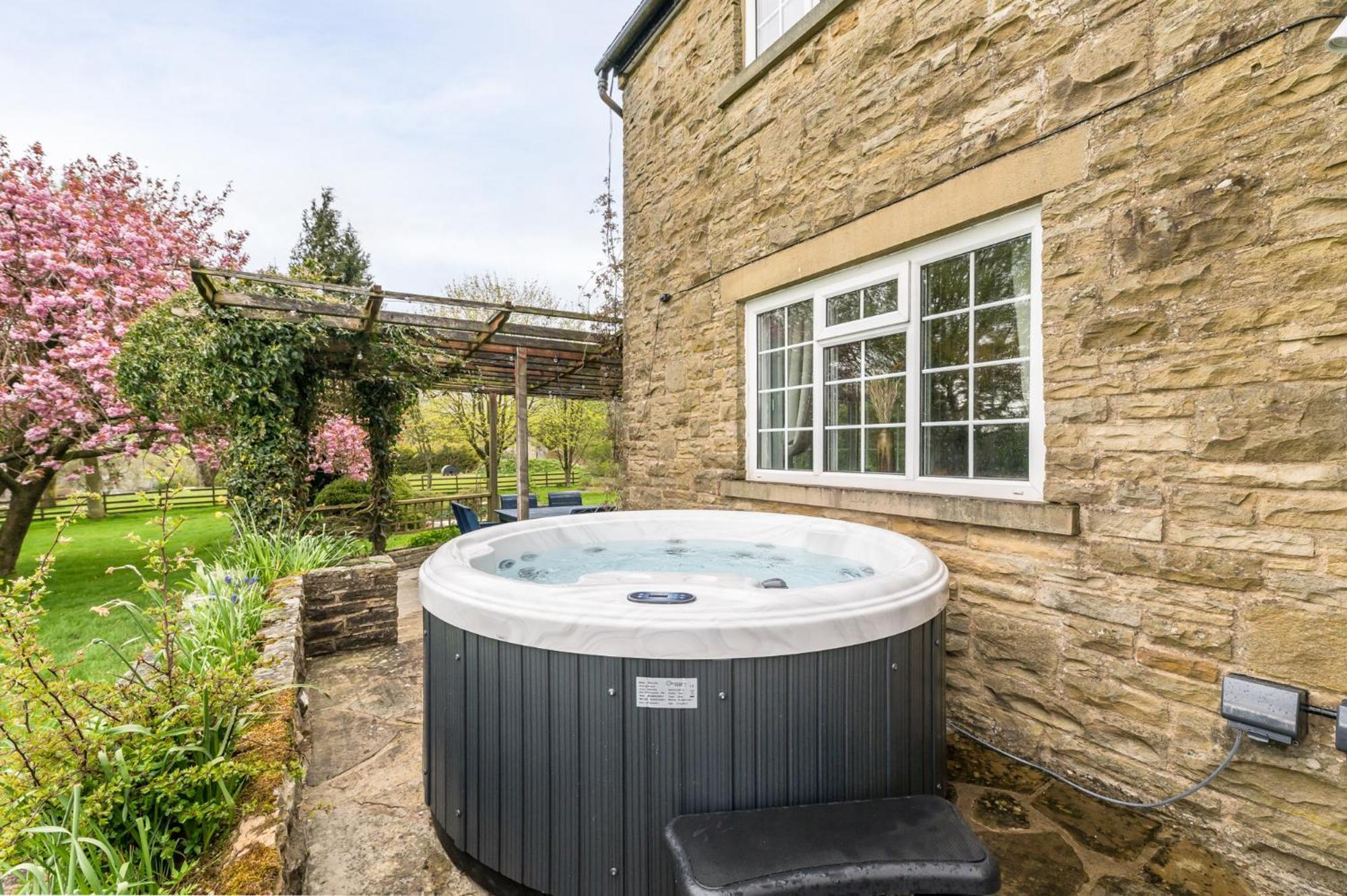 Holiday home Wellbeing Escape With Hot Tub Sleeps 8 Malham