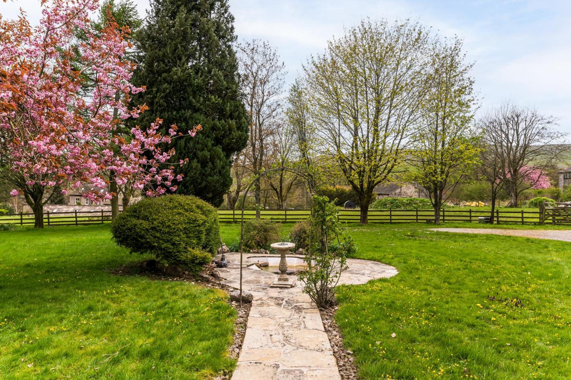Wellbeing Escape With Hot Tub Sleeps 8 * Malham
