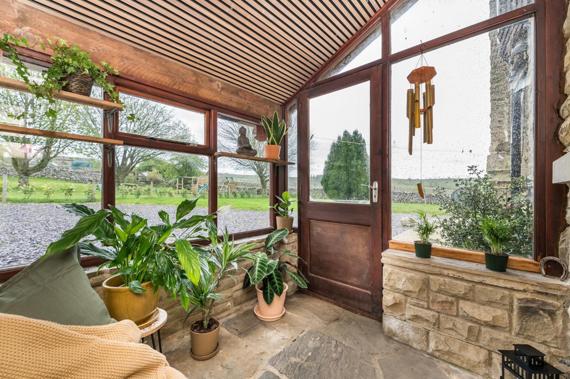 Wellbeing Escape With Hot Tub Sleeps 8